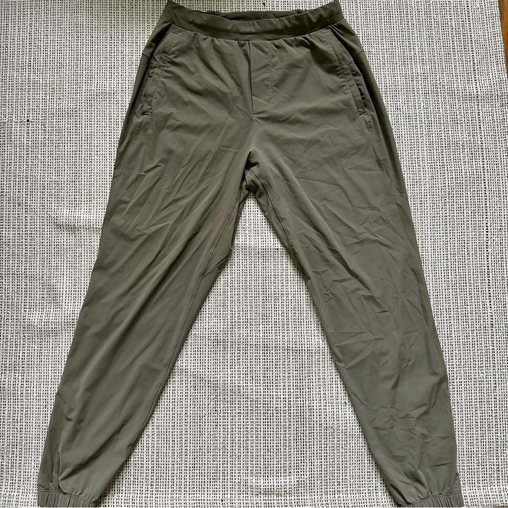 Lululemon Men’s Surge Joggers Shorter Rover Small